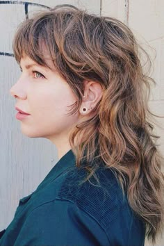 Wolf Cut Is a Recent Style That Only Daring Ladies Choose to Sport ★ Long Layered Mullet, Choppy Shag With Bangs, Wolf Shag, Wolf Cut With Curtain Bangs, Blonde Underneath, Shaggy Layers, Short Shag Haircuts, Awesome Hair