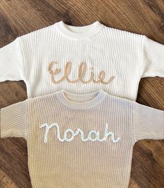 This personalized baby sweater is a unique and thoughtful gift for the little ones in your life. Handmade with love and care, this chunky sweater is made from 100% cotton. The sweater comes in a variety of sizes, ranging from 6 months to 5T, and is available in a range of fabric and yarn colors. Personalize it with the name of your little one, with a maximum of 10 characters. Each piece is hand-stitched in my handwriting, making it a one-of-a-kind item. Sold out colors/sizes are available with a Knit Baby Sweater, Name Sweater, Knit Baby Sweaters, Sweater Chunky, Handmade Sweater, Name Embroidery, Baby Sweater, Chenille Sweater, Embroidered Sweater