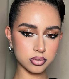 Makeup To Make Eyes Look Bigger, Wet Makeup, Maquillage On Fleek, Graphic Makeup, Unique Makeup, Makeup Eye Looks