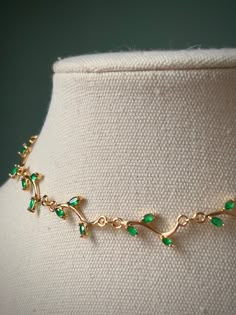 Green Pearl Jewelry, Gold Summer Wedding, Bridal Necklaces, Choker Necklace Gold, Pretty Jewelry Necklaces, Choker Gold, Diamond Necklace Designs, Indian Jewellery Design Earrings, Heart Shaped Necklace