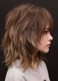 Hairstyle Bangs, Layered Short, Shaggy Haircuts, Shag Haircuts, Medium Layered Hair, Short Shag, Shag Hairstyles, Haircuts For Medium Hair, Long Wavy Hair