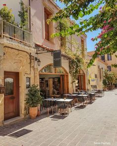 an outdoor cafe with tables and chairs outside