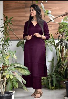 Black Kurta Set, Black Kurta, Indian Kurti Designs, Easy Dress Sewing Patterns, Ethnic Suit, Celebrity Casual Outfits, Kurti Pant, Latest Dress Design