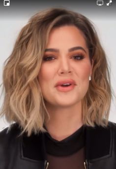 Khloe Kardashian lob haircut with balayage Khloe Kardashian Haircut, Kardashian Haircut, Khloe Kardashian Hair Short, Haircut Lob, Lob Haircuts, Haircut Short, Long Bob Haircuts