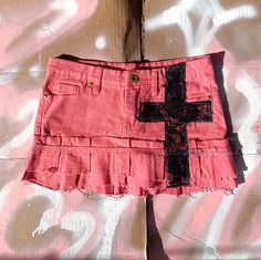 Punk Skirt Diy, Punk Fashion Diy, Reworked Clothes, Punk Skirt, Skirt Diy, Grunge 2000s, Y2k Skirts, Diy Upcycling, 2000s Fashion Outfits