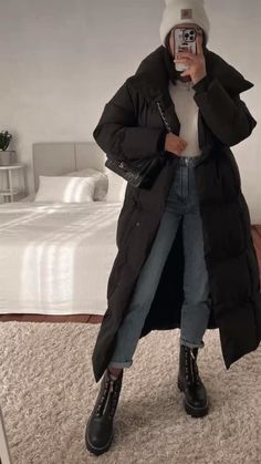 Long Puffer Outfit, Black Puffer Coat Outfit, Puffy Coat Outfit, Long Jacket Outfit, Long Black Puffer Coat, Puffer Coat Outfit, Black Jacket Outfit, Outfits Juveniles