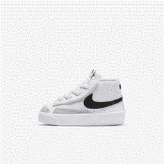 Your little baller can rule the kicks game in the Nike Blazer Mid '77. The vintage look and comfortable feel help this court classic transcend the hardwood as a legend of street style. Blazers Nike, Baby Boy Nike, Team Orange, Toddler Nikes, Nike Blazer Mid 77, Nike Blazer Mid, Look Retro, Nike Blazers Mid