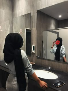 Hijabi Aesthetic, Outfit Hijab, Ootd Hijab, Cool Girl, Mirror