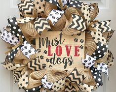 a dog's make me happy wreath is hanging on a door with the words dogs written on it