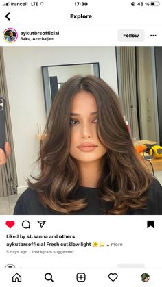 Hair Styles Brunettes Mid Length, Medium Short Length Haircut Curly, 90s Hair Asian, Layers Or No Layers, Medium Hair Length Blowout, Chocolate Brown Layered Hair, Quiet Luxury Haircut, Brown Mid Length Hair With Layers, Old Money Mid Length Hair