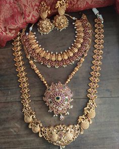 Temple Jewellery Necklace, Indian Brides Jewelry, Brides Jewelry, Temple Jewellery Earrings, Wedding Jewelry Sets Bridal Jewellery, Bridal Jewellery Inspiration, Jewel Design, Gold Temple Jewellery, Jewelry Decor