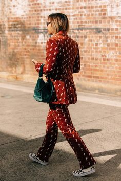 Dan Roberts captures the best looks in Sydney during the Resort 2019 shows in Australia. Australia Culture, Sydney Fashion Week, Australian Beaches, Sydney Fashion, Australian Fashion Week, Street Style 2018, Street Clothes