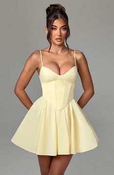 Analeigh is effortlessly dressed up or down. crafted in a lightweight cotton blend with boned corset and sweetheart neckline. With a lace up back for a super cinched waist. the skirt is full and the straps are adjustable for your perfect fit.   Colour: Lemon. Premium non-stretch cotton blend fabric. Fully lined. Adjustable straps. Boning in corset. Sweetheart neckline. Waist cinching. Lace up back. Super full. voluminous skirt. Invisible zipper fastening. Mini length. Model is an XS and is weari Corset Back Hoco Dress, Yellow Dresses Short, Corset Dress Short, Pelo Color Vino, Homecoming Dresses Corset, Voluminous Skirt, Boned Corsets, Maxi Dress Sale, Corset Mini Dress