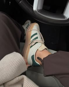 Adidas Gazelle Outfit Women 2023, Gazelle Platform Adidas Outfit, Sneaker Inspo Women, Adidas Gazelle Beige, Beige Shoes Outfit, Adidas Shoes Gazelle, Colorful Adidas