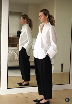 Boxy Shirt Outfit, Black And White Outfit, Oversized Outfit, Ootd Inspo, Easy Style, Monica Bellucci, Style Mistakes