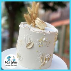 whistling wheat cake Boho Style Cake, Wedding Cake Neutral, Bohemian Cake, Cookie Tips, Bohemian Chic Style, 25th Birthday Cakes, Special Event Cakes, Wedding Cake Cookies, Boho Cake