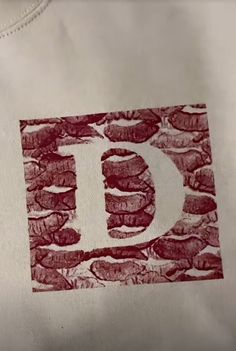 the letter d is printed on a t - shirt