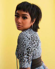 Shaggy Hair Round Face, Fine Hair Wolf Cut, Shaggy Short Hair Women, Shag Pixie Cut Round Face, Short Shaggy Layers, Shaggy Short Hair Round Faces, Spiky Mullet, Round Face Short Haircuts, Pixie Shag Haircut