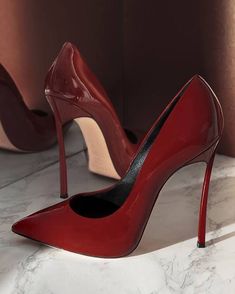 Blade Shoes, Hak Tinggi, High Heels Classy, Ankle Strap Chunky Heels, Nike Design, High Heels Boots, Red High Heels, Heels Classy, Red High