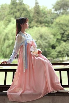 Hanfu Style Dress Hanfu Style, Find Your Happiness, Home Lounge, Chinese Traditional Dress, Lounge Party