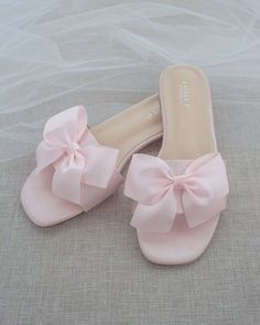 Best Shoes For Women, Fest Temaer, Wedding Shoes Bride, Satin Shoes, Slip On Sandals, Pink Sandals, Girly Shoes, Glitter Shoes, Wedding Parties