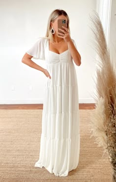 Nicole Maxi Dress ~ Champagne Luxe Satin – Show Me Your Mumu Cream Bridesmaid Dresses, How Many Bridesmaids, Mumu Wedding, Neutral Bridesmaid Dresses, Moms To Be, Maternity Bridesmaid Dresses, Dresses Flowy, White Bridesmaid, White Bridesmaid Dresses