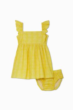 Your heart will flutter seeing your Mini in this cute-as-a-button Flutter Woven Dress! Made to be super parent-friendly, this 100% cotton dress gives a soft, all-natural feel against their skin and easy no-fuss snaps for simple outfit changes. Lemon Boy, Black Iris, Simple Outfit, Woven Dress, Pocket Dress, Dress Romper, Comfy Outfits, Cotton Dress, Simple Outfits