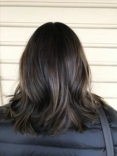 Love this natural look! Hair Color Styles For Short Hair, Brown Hair Lowlights Dark, Indian Hair Highlights, Hair Gray, Brown Hair Balayage, Mom Hairstyles, Hair Color And Cut, Asian Hair