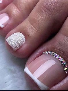 Pink Jeweled Nails, Press On Toenails, Fake Toenails, Gel Toe Nails, Acrylic Toes, Acrylic Toe Nails, Pretty Toe Nails, Cute Toe Nails, Pedicure Designs