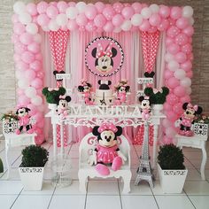 a minnie mouse themed birthday party with balloons and decorations for the entrance to the room