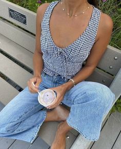 Babydoll Top Outfit, Clean Girl Aesthetic Summer, Chic Outfit Casual, Viviane Audi, Outfit Europe, Clean Girl Outfit, Fashion Mistakes