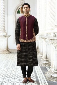 Kurta Fashion, Study Fashion, Fashion In London, 2007 Fashion, Shyamal And Bhumika, Wedding Dresses Men Indian