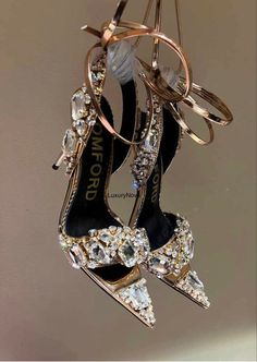 Luxury aesthetic and designer heels. Crystal heels. Tom ford heels. Quince Planning, Whimsical Shoes, Fancy Heels, Fairy Shoes, Heels Aesthetic, Luxury Boots, Shoes Heels Classy, Crystal Heels