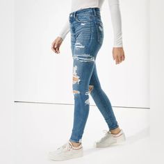 Brand New, Never Been Worn. Will Ship Next Business Day. -Destructed Denim -Super Stretch, Holds Its Shape -Light Denim Wash American Eagle Mom Jeans, Distressed Mom Jeans, American Casual, American Eagle Jeggings, School Clothes, Jeans American Eagle, Junior Year, Bodysuit Fashion, High Rise Mom Jeans