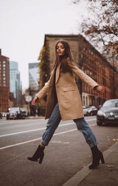 Portret Feminin, Fall Fashion Coats, Chique Outfits, Boating Outfit, Winter Outfit Inspiration, Mode Casual, Trik Fotografi, Clothing Inspiration, Mode Inspo