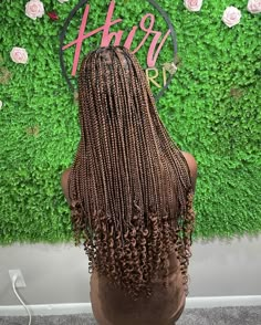 Mixed Color Knotless Braids With Curls, Color 30 Knotless Braids With Curls, Brown Braids With Curls At The End, Brown Braids Curly Ends, Light Brown Knotless Braids With Curls, Dark Brown Braids With Curls, Brown Knotless Braids With Curly Ends, Chocolate Box Braids, Dark Brown Knotless Box Braids