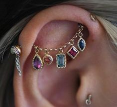 Interesting Ear Piercings, Ear Piercing Jewelry Ideas, Maximalist Ear Piercings, Hippie Ear Piercings, Colorful Piercings, Creative Piercings, Boho Piercings, Asymmetrical Ear Piercings, Hippie Piercings