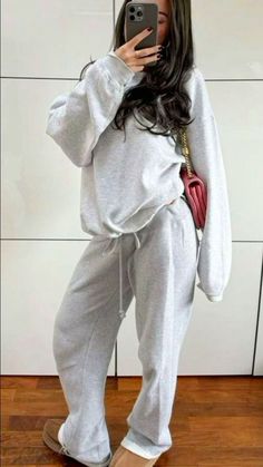 Discover 20+ Sweatpants Outfits That Will Impress Your Crush! Whether you\'re looking for a cozy Sweatpants Outfit or some Outfit Inspo Casual vibes, these looks are a must-have. From Baggy Sweatpants styled effortlessly to Cool Sweatpants Outfit ideas perfect for every season, these populaire outfits will keep you very comfy and stylish. Need a Fit Check for Winter? I\'ve got you covered with chic, styles inspired by Scandinavian Fashion for that minimalist yet trendy touch. ❄️✨ How To Style Sweatpants, Style Sweatpants