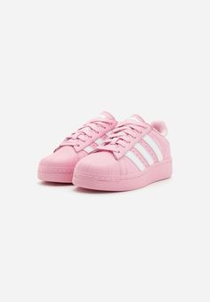 Pink Superstars, Pink Footwear, Adidas Superstar Pink, Superstar Adidas, Adidas Star, Rose Adidas, Adidas Superstar Women, Trendy Shoes Sneakers, Pretty Shoes Sneakers