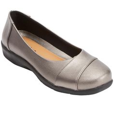 Lovely leather-like flats perfect for work or weekend wear. With comfort innovations like padded insoles and flexible, skid-resistant outsoles, there’s no question as to why these shoes will become your new go-to. Closed Toe Shoes, Faux Leather Heels, Womens Jordans, Womens Ballet Flats, Gunmetal Grey, Round Toe Heels, Silver Shoes, Weekend Wear, Amazon Com