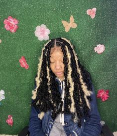 Peekaboo Butterfly Locs Blonde, White And Black Butterfly Locs, Butterfly Locs With Color Blonde, Black And White Butterfly Locs, Blonde And Black Butterfly Locs, Black And Blonde Butterfly Locs, Long Butterfly Locs With Color, Butterfly Locs Hairstyle Ideas