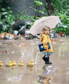 Raincoat Photoshoot, Baby Outdoor Photoshoot, Baby Painting Ideas, Photoshoots At Home, Rainy Photoshoot, Photo Organization Storage, Summer Photoshoot Ideas, Outdoor Photoshoot Ideas, Farm Photoshoot