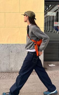 Workpants Workwear Outfit, Masc Presenting Outfits, Cap Outfit Aesthetic, Nylon Pants Outfit, Pink Cap Outfit, Stem Fashion, Normcore Aesthetic, Unisex Outfits, Tomboy Femme