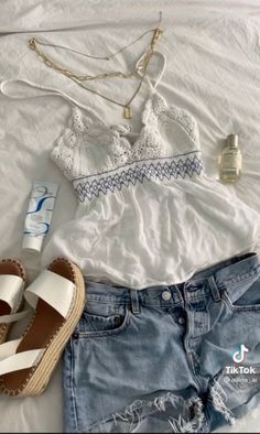 #summerstyle #summer #summertime #summervibes #summerdress #ootd #fit #fitcheck #cuteness #beach #beachlife #summerfit #summer #teenagelife #teencore #teenfashionoutfits #outfitoftheday #outfitstyle #outfitideasforwomen #outfits4school #outfitidea #outfitpost 00s Mode, Adrette Outfits, Skandinavian Fashion, Europe Outfits, Stockholm Fashion, Cute Everyday Outfits