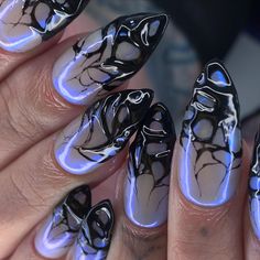 ⚡SUGAMAMA - NAIL ARTIST⚡STRASBOURG on Instagram: “VENOM SPIT 👅 for @nephtis.tattoo Total look méchant @marvel @thegelbottlefrance @apresnailofficial #3dnails #3dnailart #blacknails…” Matrix Nails, Demon Nails, Venom Nails, Nail Tattoo