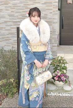 Traditional Japanese Winter Clothing, Winter Kimono Traditional, Traditional Winter Kimono, New Year Kimono, Starwars Oc, Modern Kimono Fashion, Summer Yukata, Kimono Winter, Chinese Kimono