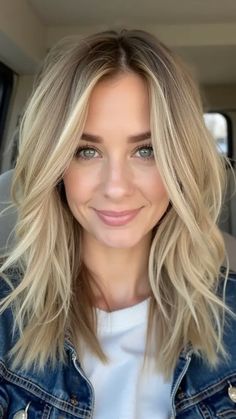 30 Must-Try Medium Mom Haircuts That Are Effortlessly Chic and Easy to Maintain Lob With Layers Textured Bob, Heavy Layers Medium Hair, Textured Lob Haircut, Lob Haircut Thick Hair, Edgy Blonde Hair, Hairstyles For Moms, Mom Haircut, Haircuts Layered, Layered Lob