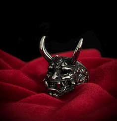 Genuine solid stainless steel Japanese Samurai mask/ horned ring. This gothic style statement piece features highly intricate detail. It is NON-TARNISH, water resistant and hypoallergenic. Japanese Samurai Mask, Japanese Goth, Goth Ring, Samurai Mask, Japanese Samurai, Gothic Style, Style Statement, Style Jewelry, Gothic Fashion