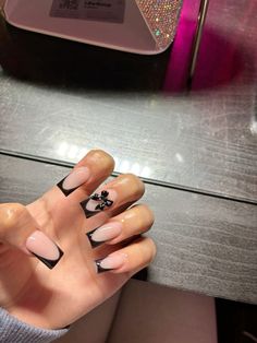 Cute French Tip Nails Black, Black Nail Acrylic Designs, Black Nails Jewels, French Tip Acrylic Nail Ideas, White And Black Acrylics, Black Short Nails With Design, Black Nail Designs With Charms, Black French Tip Birthday Nails, Black Bows Nails