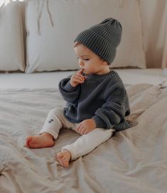 Boys Knit Sweaters, Winter Outfits For Girls, Pull Bebe, Knit Baby Sweaters, Toddler Sweater, Boys Knits, Baby Outerwear, Retro Mode, Baby Boy Or Girl